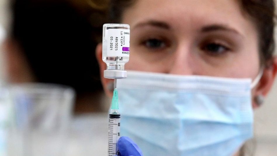 Nuevo estudio: AstraZeneca anunció eficacia del 79% en su vacuna y afirmó que no aumenta riesgo de coágulos