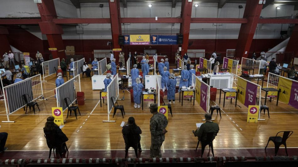 Coronavirus: diferirán hasta la semana 12 las segundas dosis de todas las vacunas