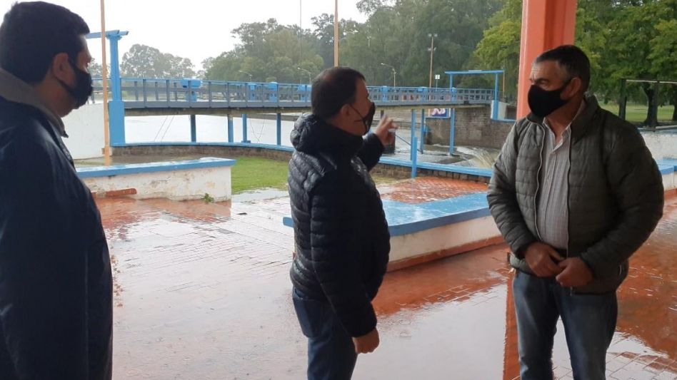 El Intendente recorrió los trabajos que se realizan para facilitar el escurrimiento del agua
