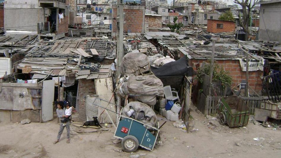 La pobreza trepó al 42% en 2020 y afectó a más de 18 millones de personas