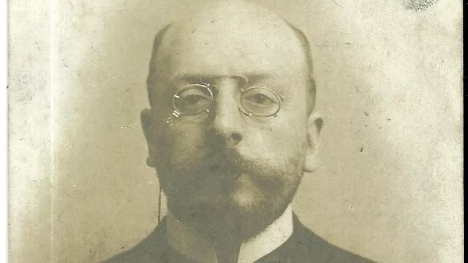 Carlos Vega Belgrano, nieto del general Manuel Belgrano, fue un destacado mecenas, estrechamente vinculado a Azul, ciudad de la que fue Comisionado en uno de sus momentos político más complejo.
