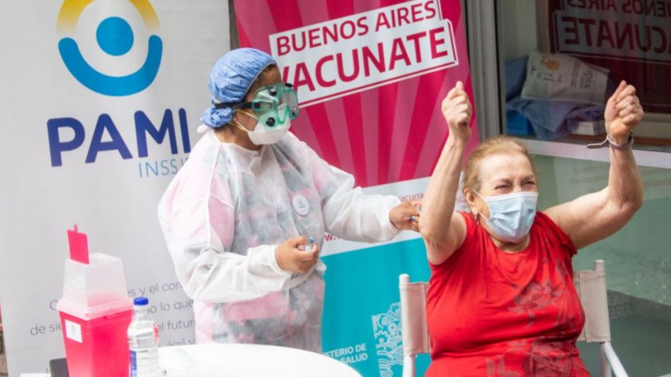 Las personas mayores de 60 años podrán vacunarse con el turno vencido hasta 15 días después