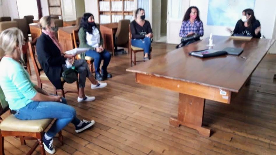 La reunión de trabajo entre concejales y representantes del Movimiento Transexual de la Argentina (MTA) tuvo lugar en el recinto del Concejo Deliberante de Azul.    PRENSA/TODOS AZUL