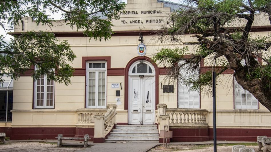 En el Hospital Pintos había hasta ayer 35 personas internadas con coronavirus y la capacidad de camas en las salas es cada día menor.   ANGIE DÍAZ JACQUOT