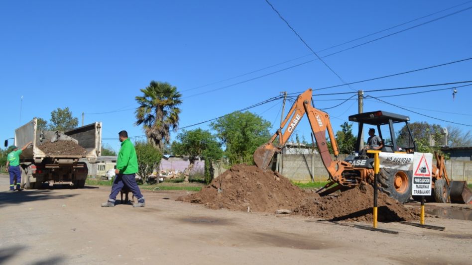 Trabajos de desagües cloacales en Villa  Piazza Norte