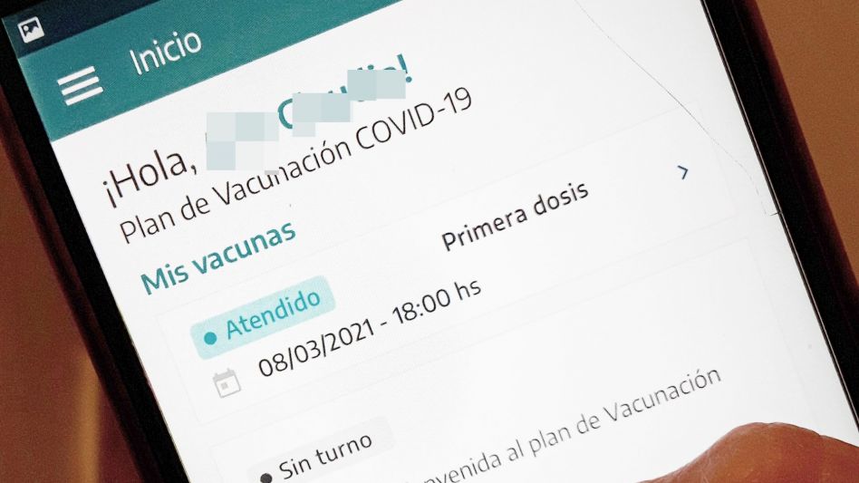 Piden a la población que revise la app y los mails porque se están enviando nuevos turnos de vacunación