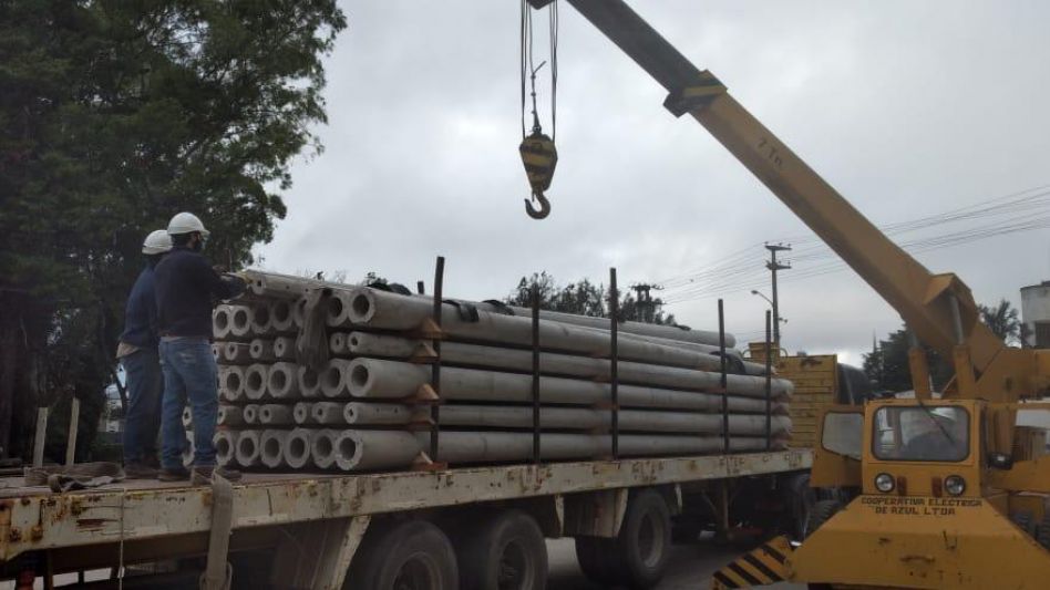 Desde la CEAL dieron cuenta de la llegada de columnas de hormigón que serán utilizadas entre otras cosas, para incrementar la seguridad en la vía pública.