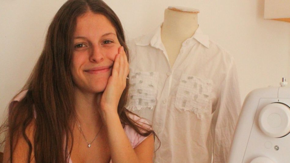Violeta Grippaldi Bageneta, protagonista de esta nota y de la imagen, dotada de una escenografía habitual para ella.