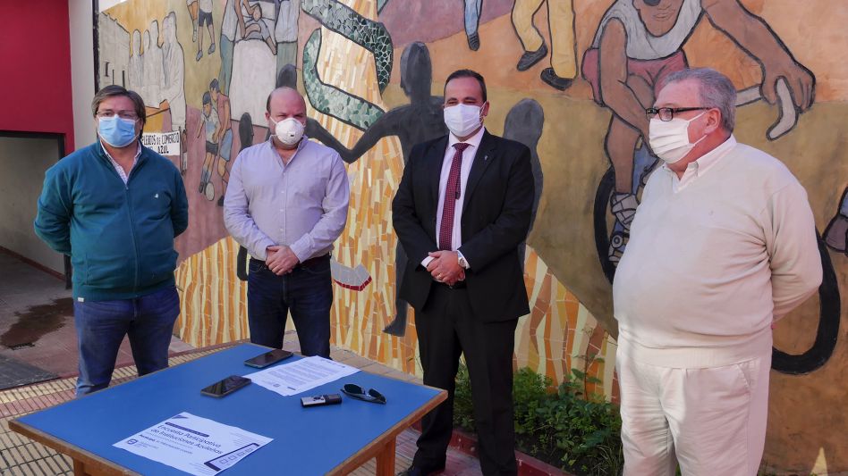 Representantes de las cuatro instituciones que impulsan este relevamiento que abarca a todo el Partido de Azul. PRENSA AECA