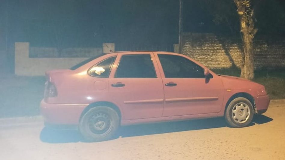 El auto propiedad del empleado comunal que este viernes fue liberado. Al parecer, lo utilizaba para ir a sustraer combustible a la Delegación Municipal de Chillar. ARCHIVO/EL TIEMPO
