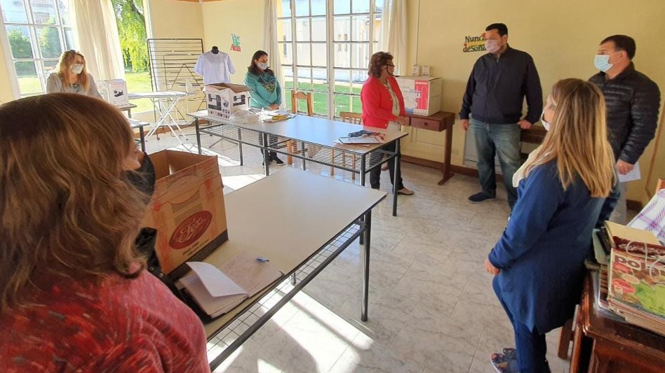La visita del Intendente y funcionarios en el Hogar Agrícola. FOTO PRENSA MUNICIPAL 