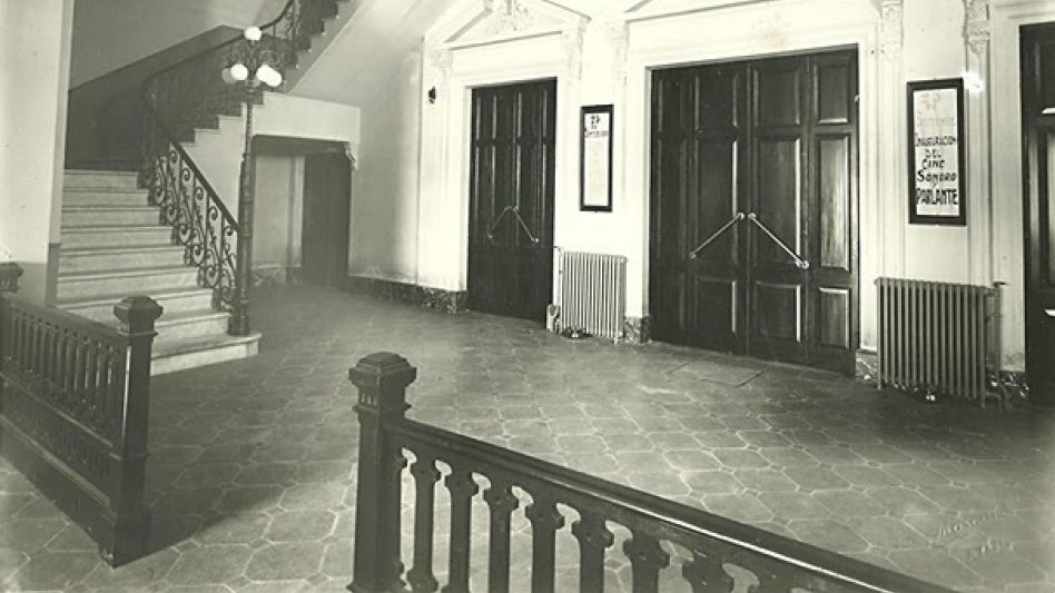 Fachada en la época del cine mudo e inauguración del cine sonoro. FOTOS ARCHIVO MARCOS ZUCCATO 