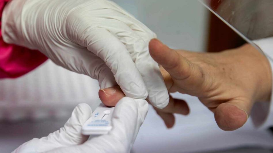 Prohíben la venta en farmacias de pruebas rápidas y tests para detectar Covid-19