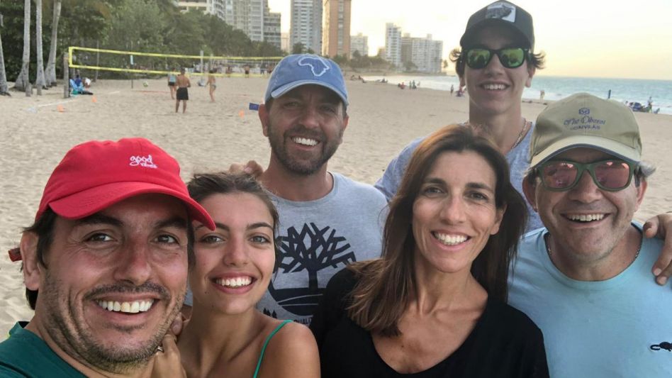 En la Isla con su hermanos Francisco y amigos. GENTILEZA MARIANO SOMOZA ALBISU