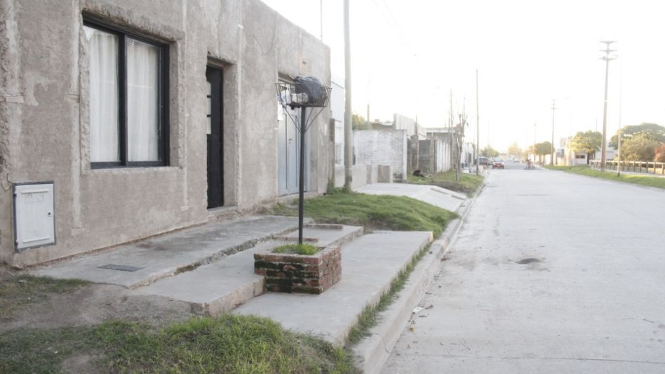 Un menor fue detenido este viernes. Lo acusan de un intento de homicidio que días atrás sucedió en las afueras de una casa situada en Villa Fidelidad. ANGIE DÍAZ JACQUOT