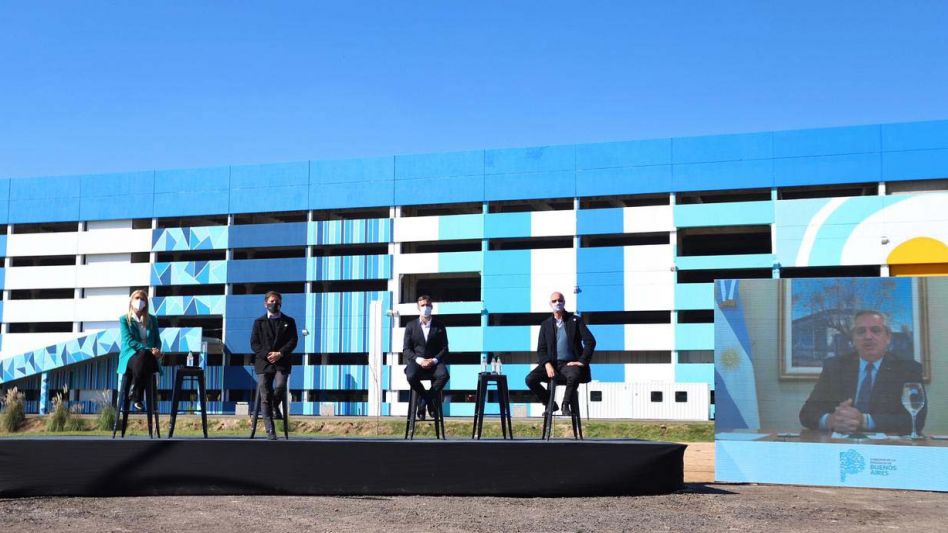 "En la provincia vacunamos a 100 mil porteños con generosidad y orgullo"