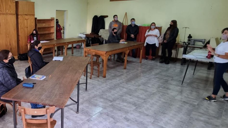 Capacitación en lenguaje de señas a empleados municipales y comunidad