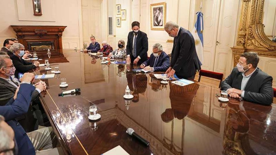 El Gobierno acordó un 35% de aumento con gremios docentes y no docentes universitarios