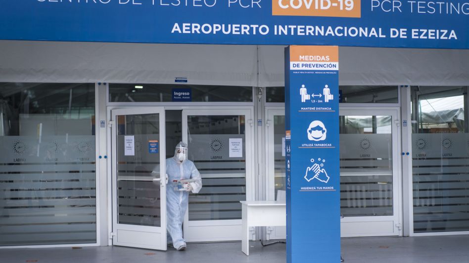 Detectan las variantes India y de Sudáfrica del SARS-CoV-2 en tres viajeros