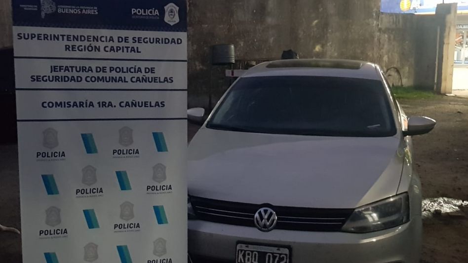 El VW Vento incautado por la Policía, cuando en Cañuelas fue arrestado uno de los considerados autores de este violento robo sucedido el domingo en Azul.  INFOCAÑUELAS