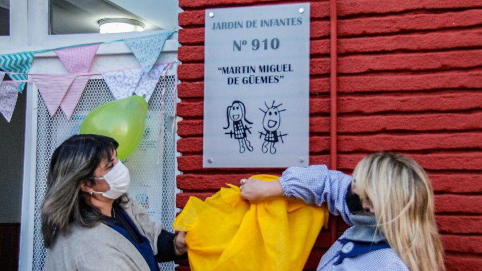Un momento emotivo fue cuando se descubrió la placa de vidrio. 
