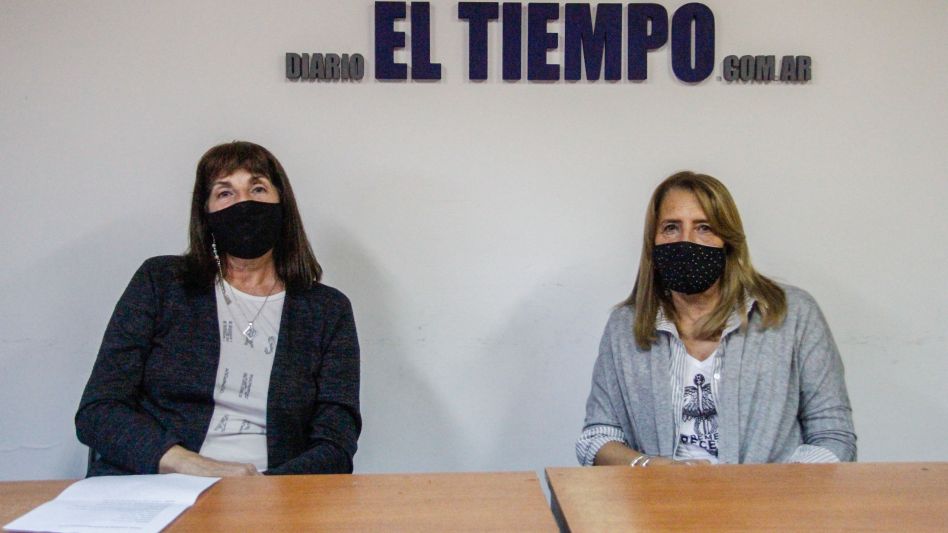 María Silvana Dours y Graciela Ciotta, presidente y tesorera respectivamente de la cooperadora del Hospital Zonal Materno Infantil ?Argentino Diego?.   ANGIE DIAZ JACQUOT 