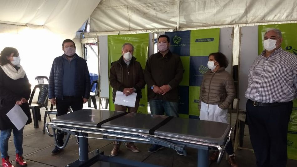 A.C.A.R.A. donó una camilla al Hospital Pintos