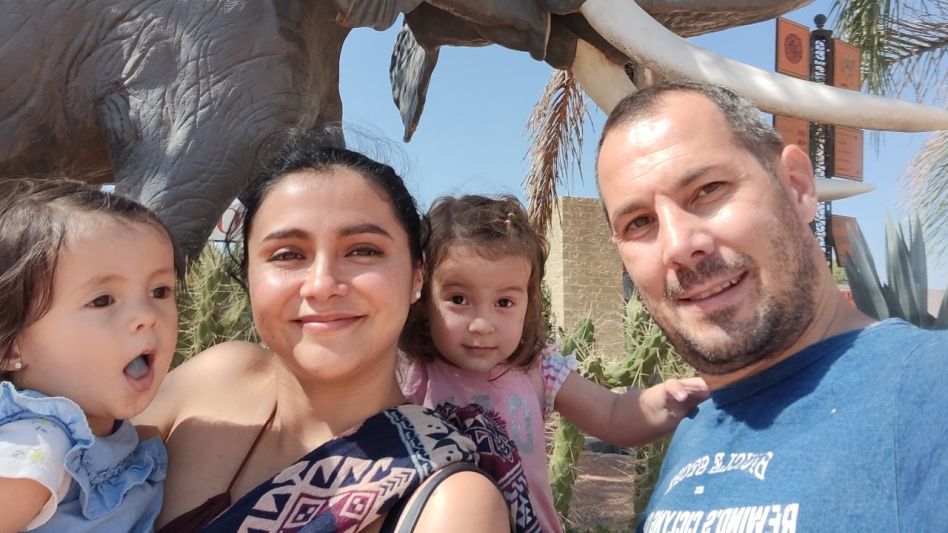 Gastón junto a su familia en México. GENTILEZA GASTÓN SANFELIU