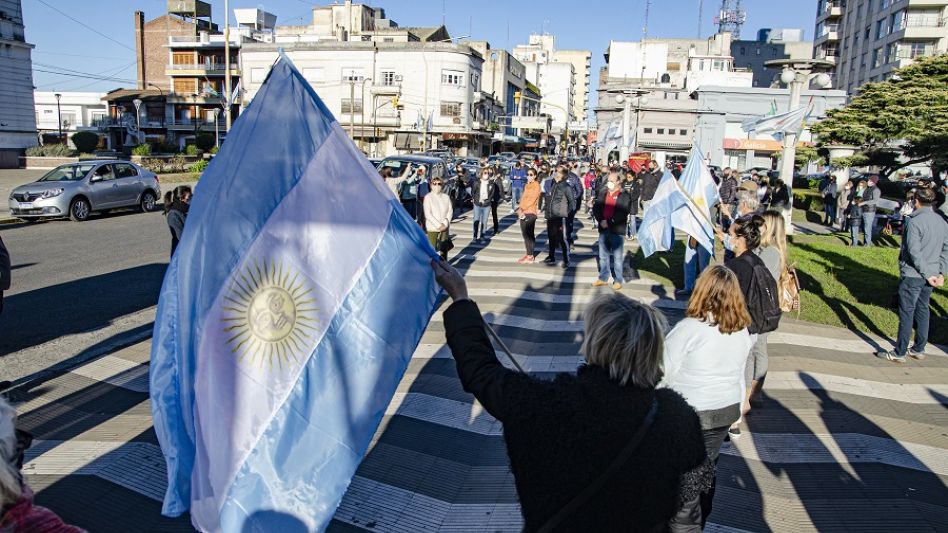 ?Queremos trabajar, queremos trabajar? fue el cántico que más se repitió entre los presentes en la movilización. FOTOS ADRIÁN GELOSI