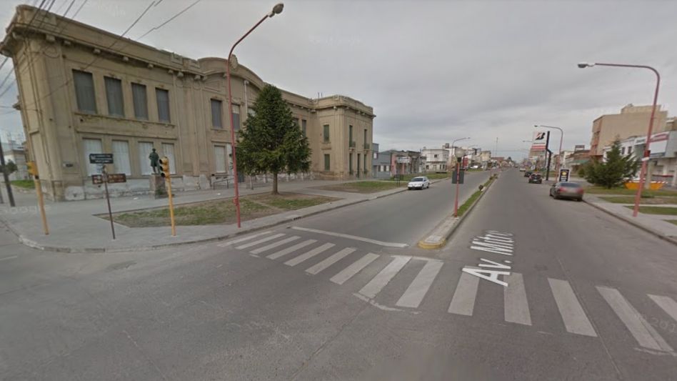 Pasó en rojo, chocó, intentó huir y no tenía la documentación de su vehículo