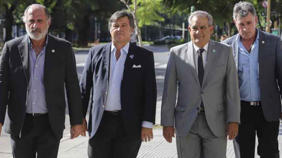 La Mesa de Enlace se reúne para decidir si continúa con el cese de comercialización de hacienda