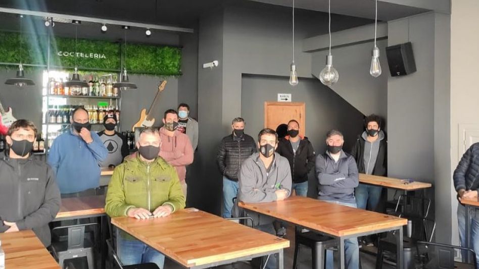 "Decidimos que a partir de este lunes 31 vamos a reabrir las puertas de nuestros espacios"
