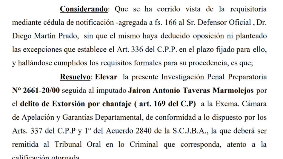 Facsímil de lo dispuesto por un juez de Garantías, elevando estas actuaciones penales para lo que será el futuro debate al que será sometida la imputada.