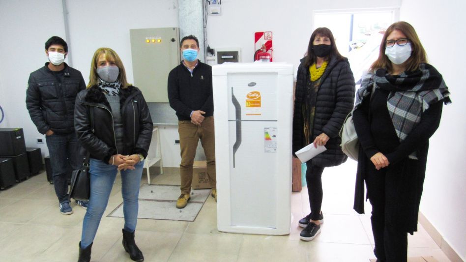 El Peronismo 26 de Julio donó una heladera al Materno Infantil 