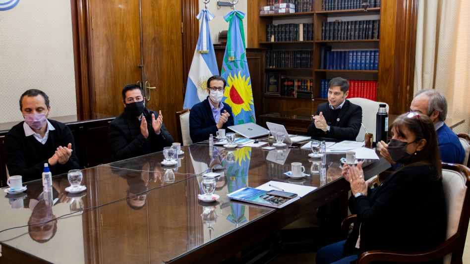 Axel Kicillof encabezó ayer -junto al ministro de Infraestructura y Servicios Públicos, Agustín Simone- el acto de presentación de 199 obras que se llevarán a cabo en 107 distritos bonaerenses.