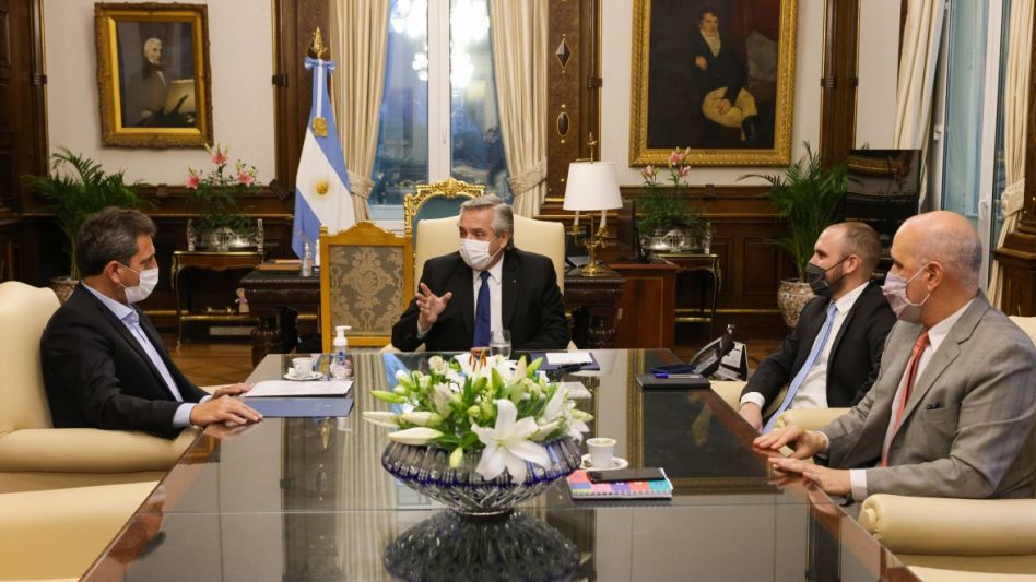 El presidente Alberto Fernández, junto al Sergio Massa, Martín Guzmán Martín y Raúl Rigo. (Télam)