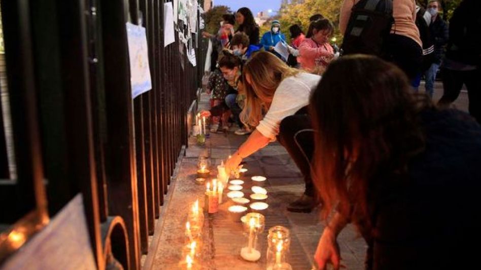 En la Casa de Gobierno de La Plata, los padres organizados ya realizaron varias vigilias como la que hoy tendrá lugar en Azul.