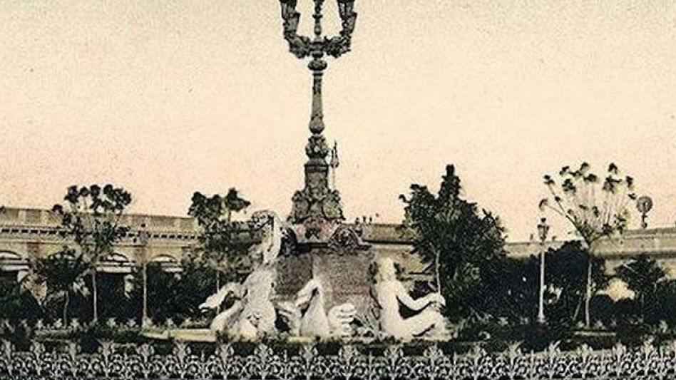 El escultor Carlos Dusio fue el encargado de realizar las esculturas de la fuente central de la por entonces Plaza Colón. Recordadas como Nereidas, en verdad eran Náyades. GENTILEZA MARCOS DELUCA