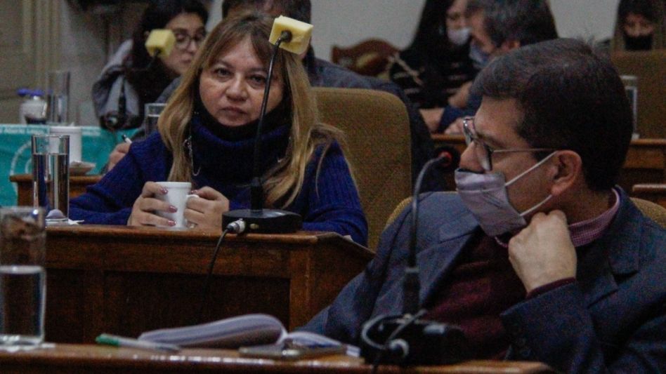 Verónica Crisafulli y Claudia Molina integran el bloque Azuleños para el Cambio, en el Concejo Deliberante de Azul. ANGIE DÍAZ JACQUOT