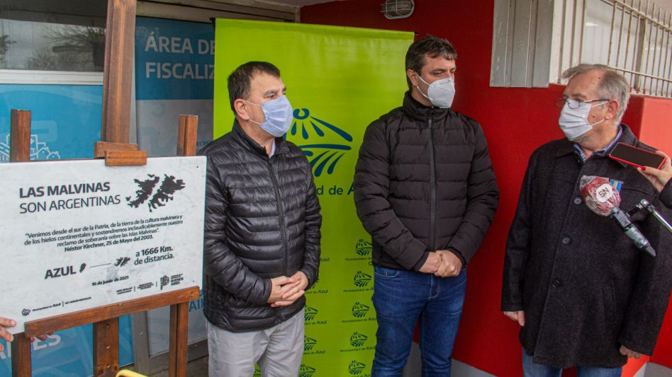 Colocación de placa por la soberanía sobre las Islas Malvinas