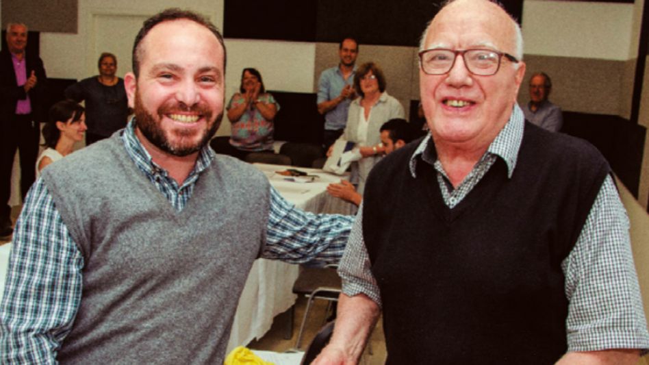 El Dr. Miguel Vulcano, en diciembre de 2019, durante la entrega de un reconocimiento en el Círculo de Analistas Clínicos de Azul al cumplir 50 años de ejercicio de la profesión.