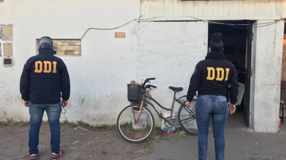 Policías de la DDI Azul y de la Seccional Primera llevaron a cabo ayer jueves estos procedimientos. FOTOS: DDI AZUL