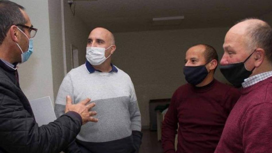 El presidente del CALMA, Claudio Tiso, junto a Santiago Fraschina, el titular de ANSES, el día que se relanzó el programa ?Beneficios ANSES? en esta ciudad.  FACEBOOK/CALMA