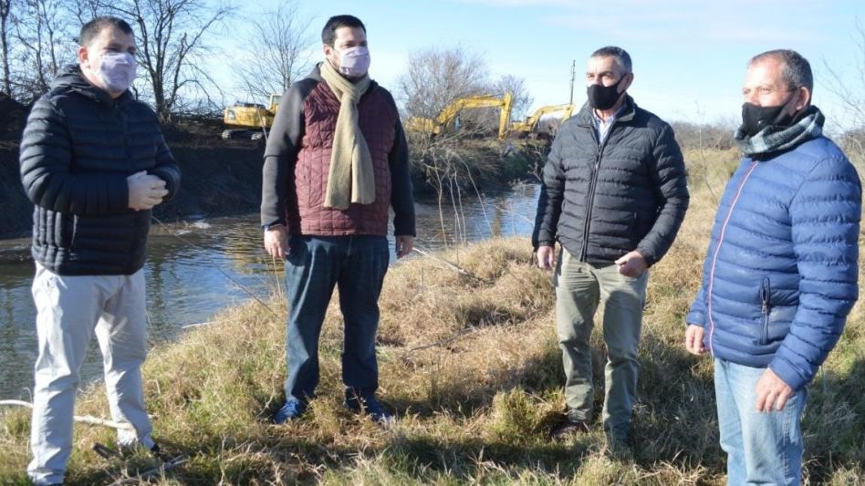Se está llevando a cabo actualmente una obra de dragado de más de 30 kilómetros sobre el Arroyo Azul. PRENSA MUNICIPAL 