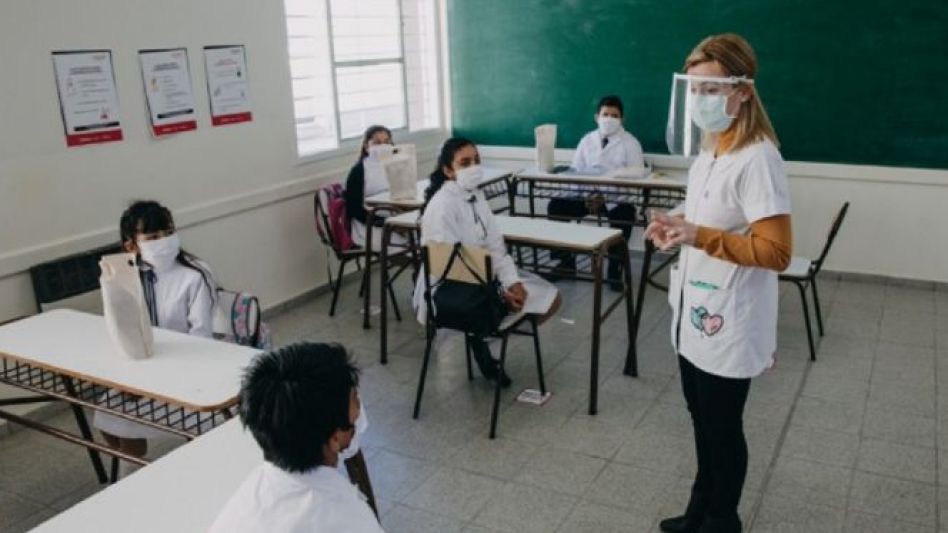Las medidas correspondientes a la Fase 3 comenzaron a regir a partir de ayer, mientras que la presencialidad educativa regresará el lunes 28 del corriente. ALVEARYA