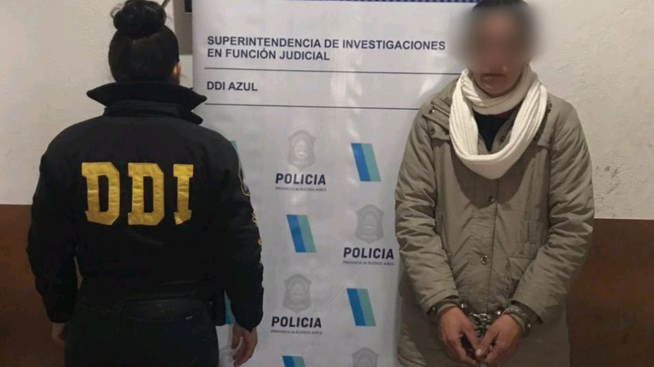 Una mujer que vive en Azul. Investigada por varias estafas, la detuvieron ayer y luego fue extraditada a La Pampa. FOTO: DDI AZUL/PBA