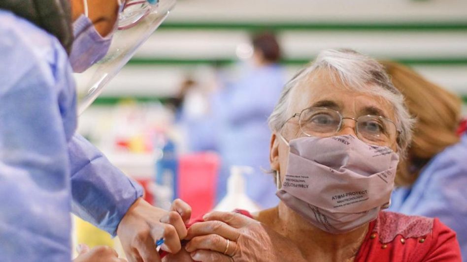 Desde mañana habrá vacunación libre para mayores de 50 años en la provincia de Buenos Aires