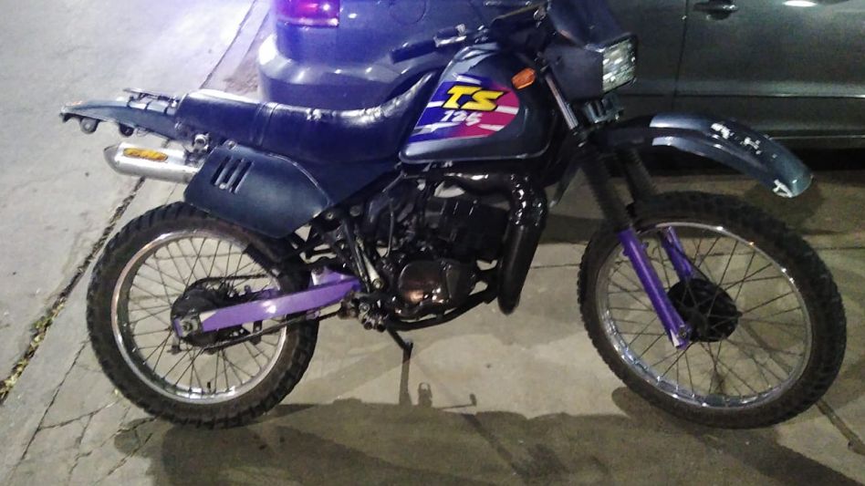 El siniestro vial, con una moto y una bicicleta como rodados implicados, ocurrió ayer viernes en Mitre y Maipú. FOTOS: CPA/PB