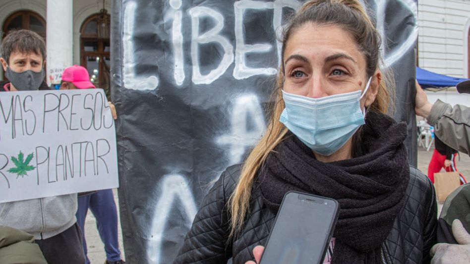 Pamela Acosta pidió entre lágrimas que la justicia deje en libertad a su pareja, Máximo López, preso desde hace cuatro meses y procesado en una causa por supuesta venta de cannabis.