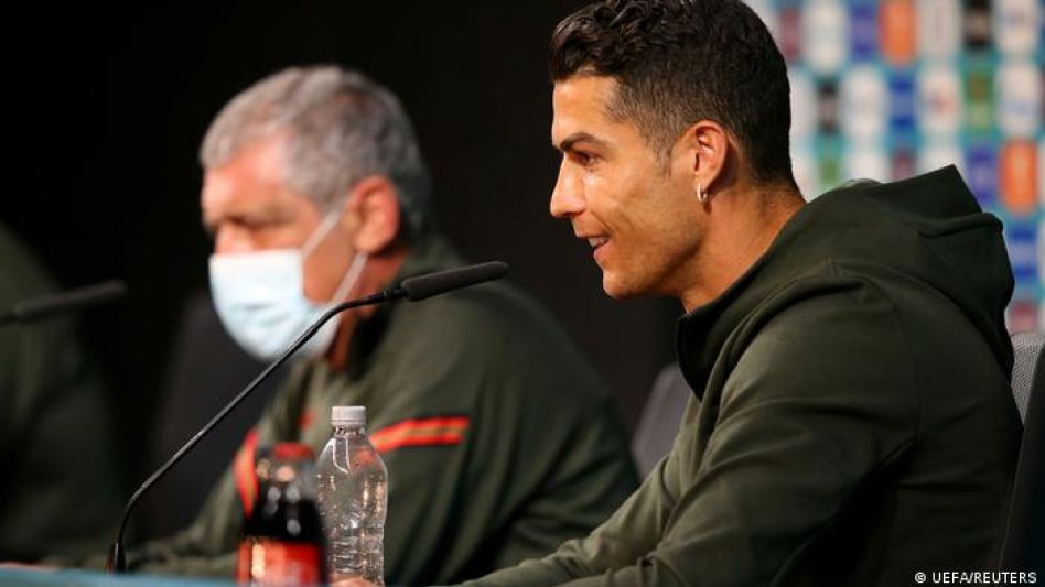 Por qué CR7 hizo que se desplomaran las acciones de Coca Cola  